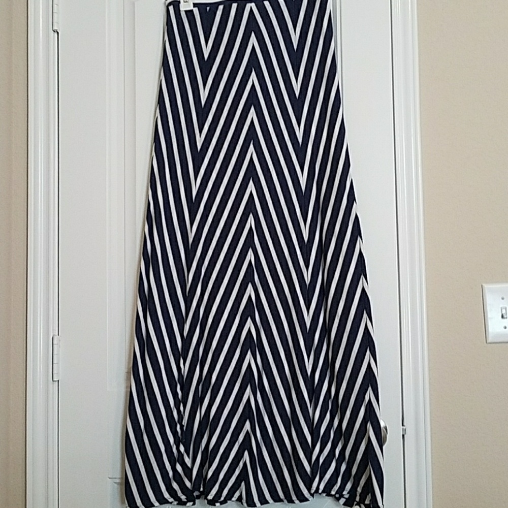 Max Studio long, chevron skirt